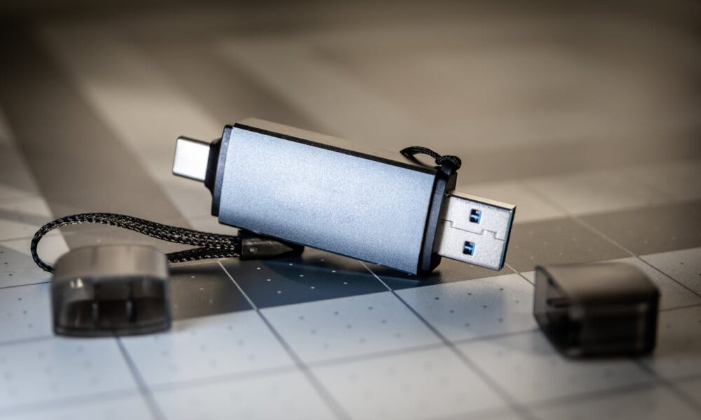 what-to-look-for-in-a-high-speed-flash-drive-for-large-file-transfers